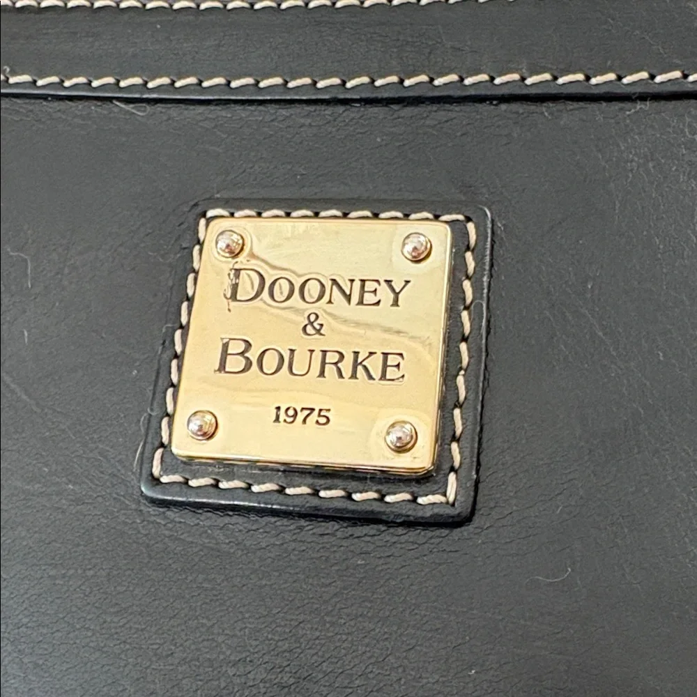 Dooney‎ & Bourke Black Leather Zip Wristlet • AWL • Gold Plaque - Picture 4 of 9